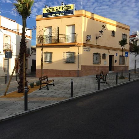 Hostal San Pedro Sanlucar la Mayor Bagian luar foto