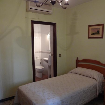 Hostal San Pedro Sanlucar la Mayor Bagian luar foto