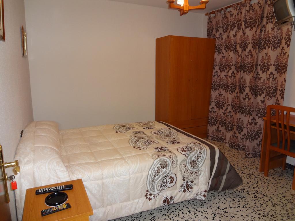Hostal San Pedro Sanlucar la Mayor Bagian luar foto