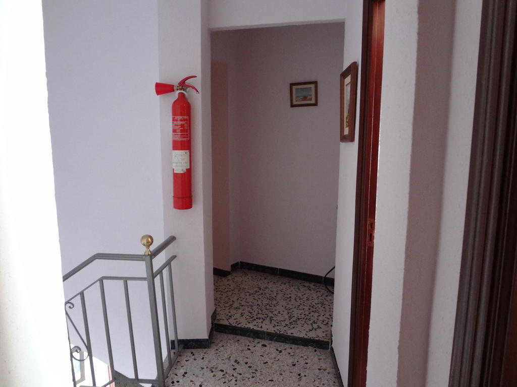 Hostal San Pedro Sanlucar la Mayor Bagian luar foto