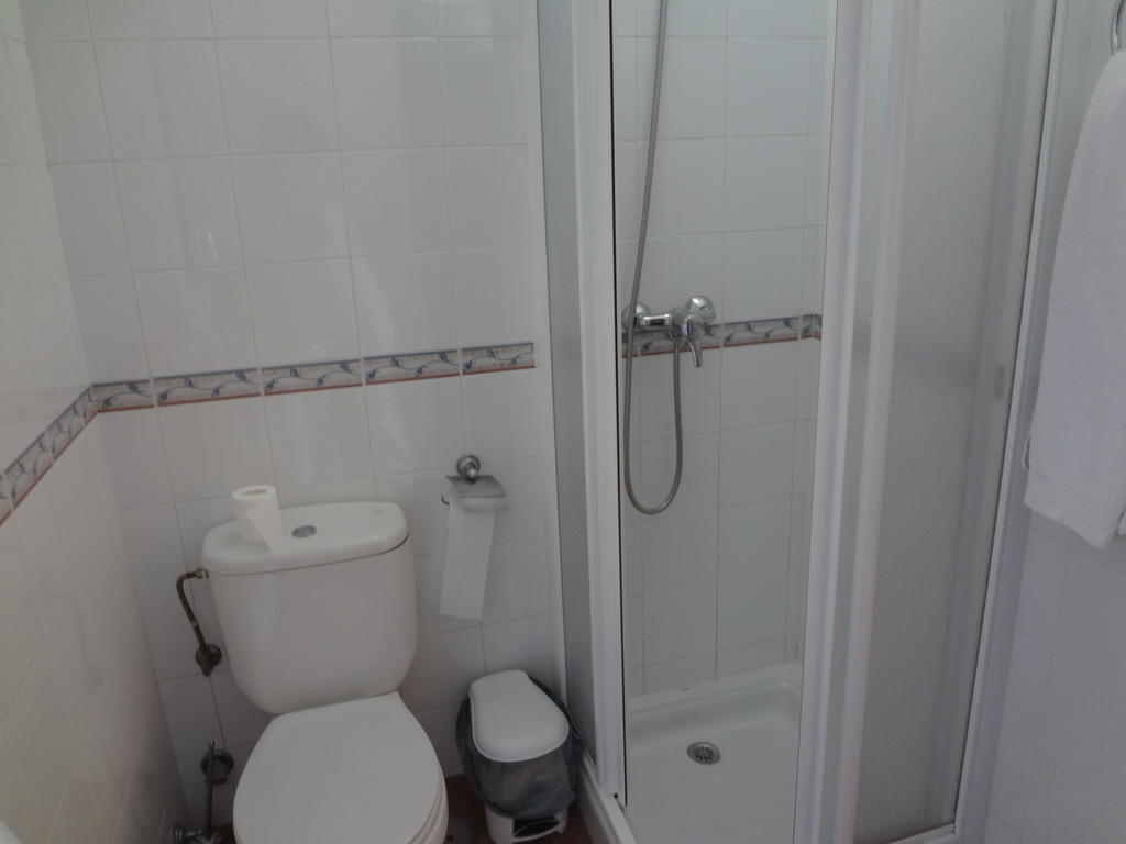 Hostal San Pedro Sanlucar la Mayor Ruang foto