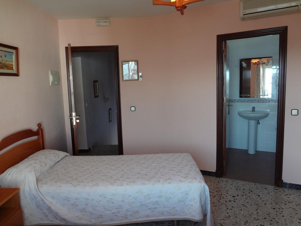 Hostal San Pedro Sanlucar la Mayor Ruang foto