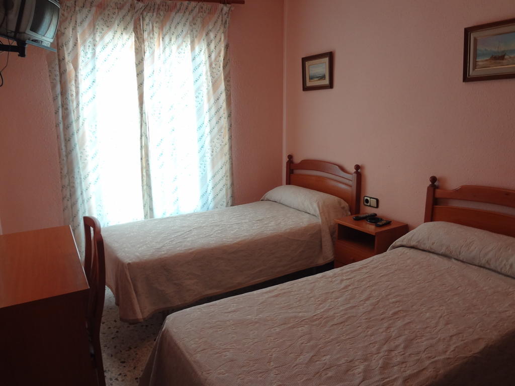 Hostal San Pedro Sanlucar la Mayor Ruang foto
