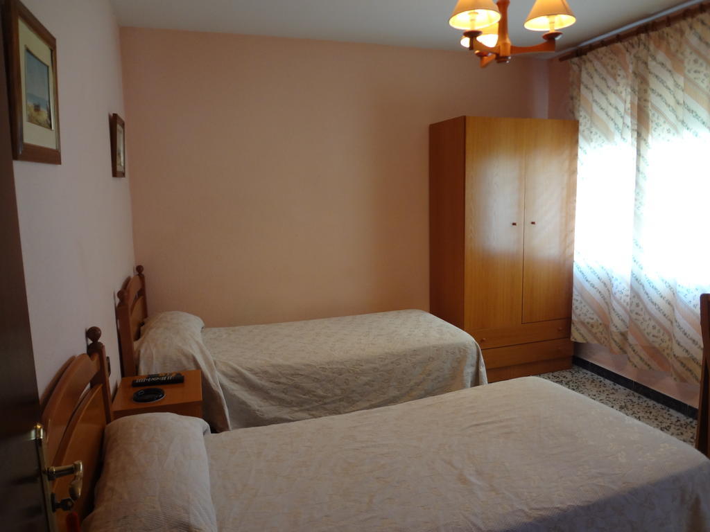 Hostal San Pedro Sanlucar la Mayor Ruang foto