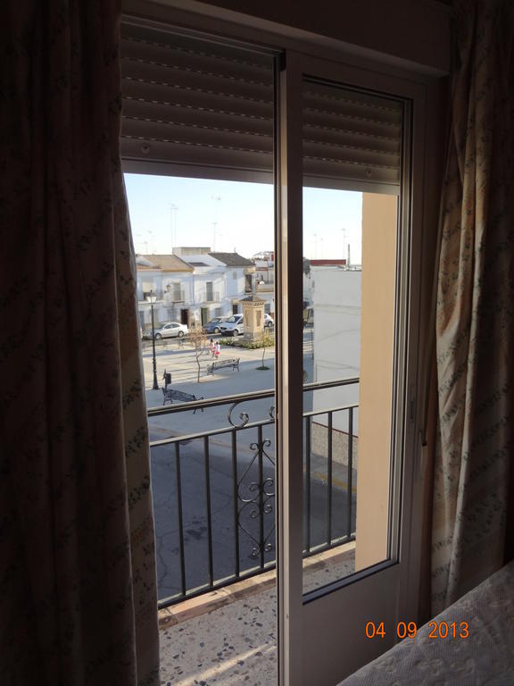 Hostal San Pedro Sanlucar la Mayor Bagian luar foto