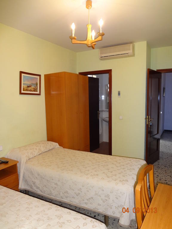 Hostal San Pedro Sanlucar la Mayor Bagian luar foto